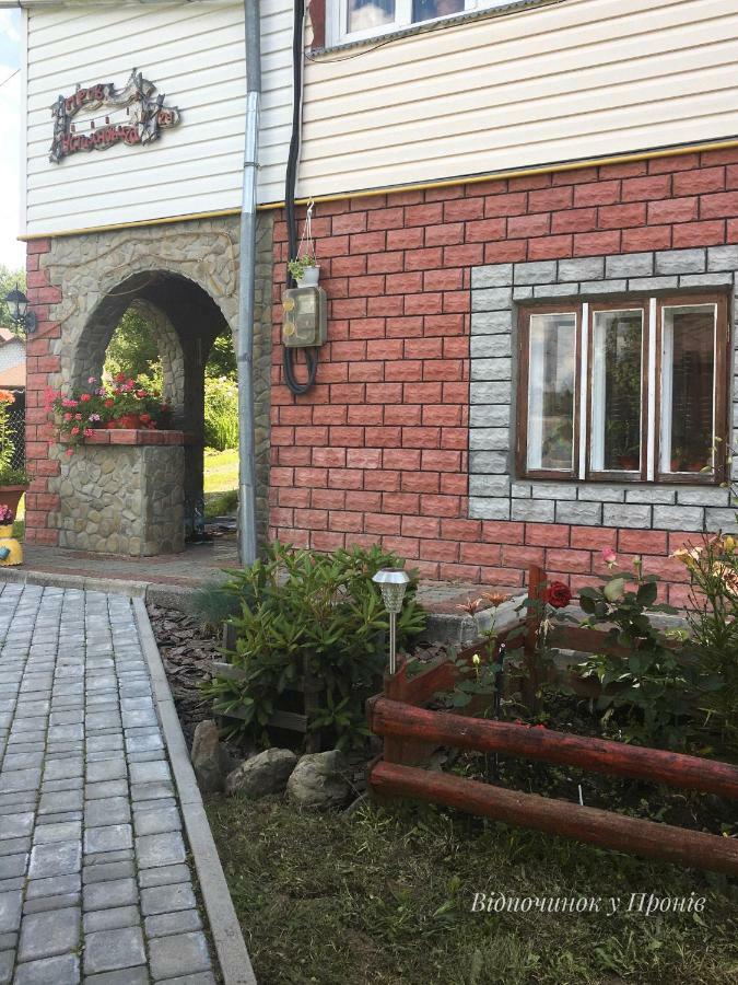 Відпочинок У Пронів 호텔 슬랍스크 외부 사진