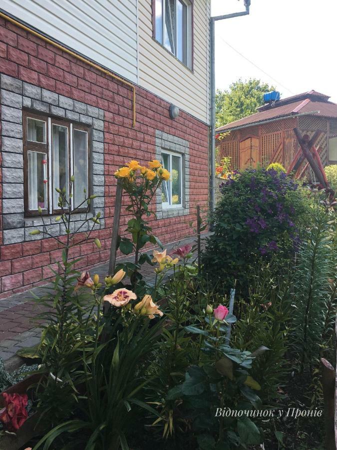Відпочинок У Пронів 호텔 슬랍스크 외부 사진